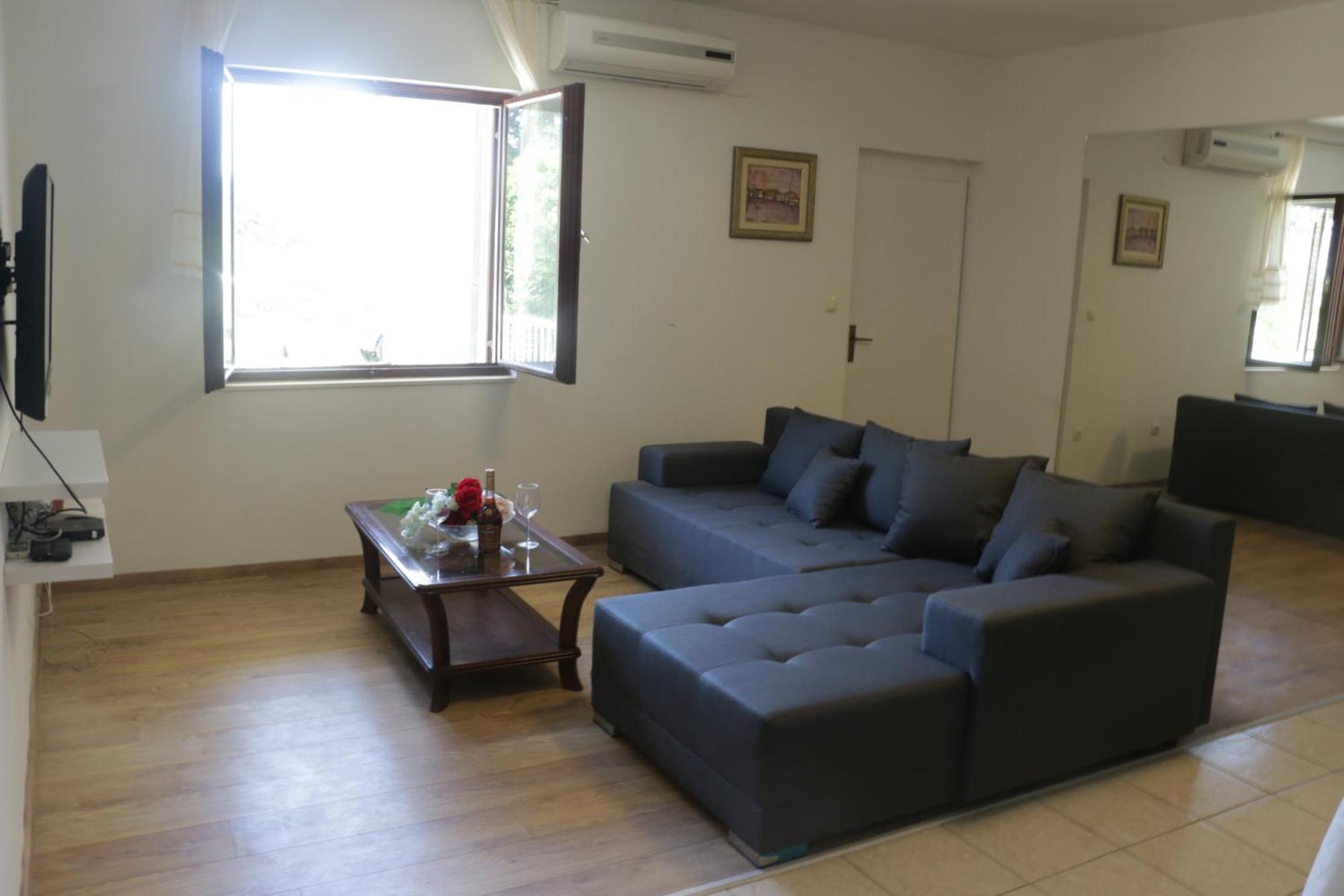 Beachfront Apartment Drazen, With Garden And Parking Split Bagian luar foto