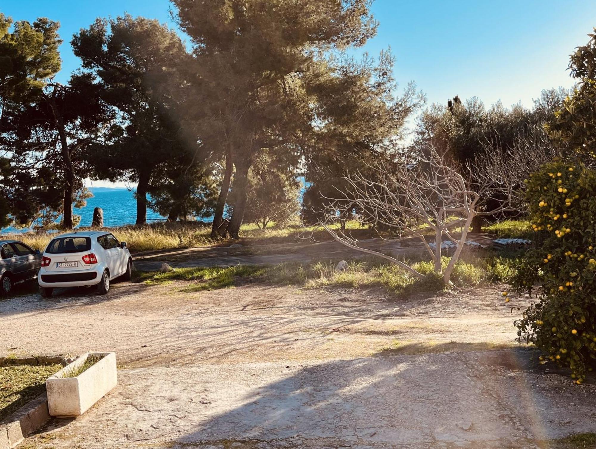 Beachfront Apartment Drazen, With Garden And Parking Split Bagian luar foto
