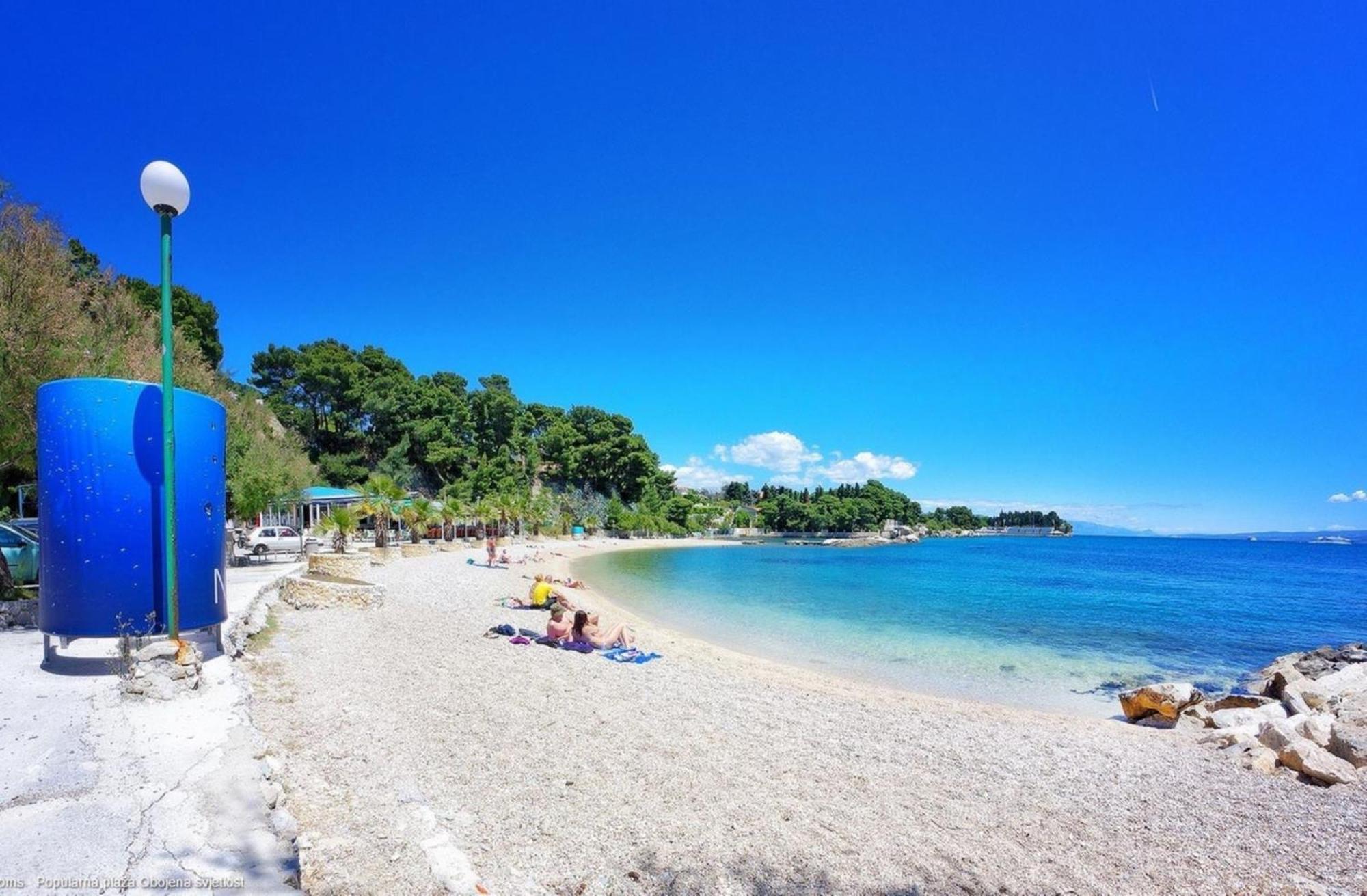 Beachfront Apartment Drazen, With Garden And Parking Split Bagian luar foto