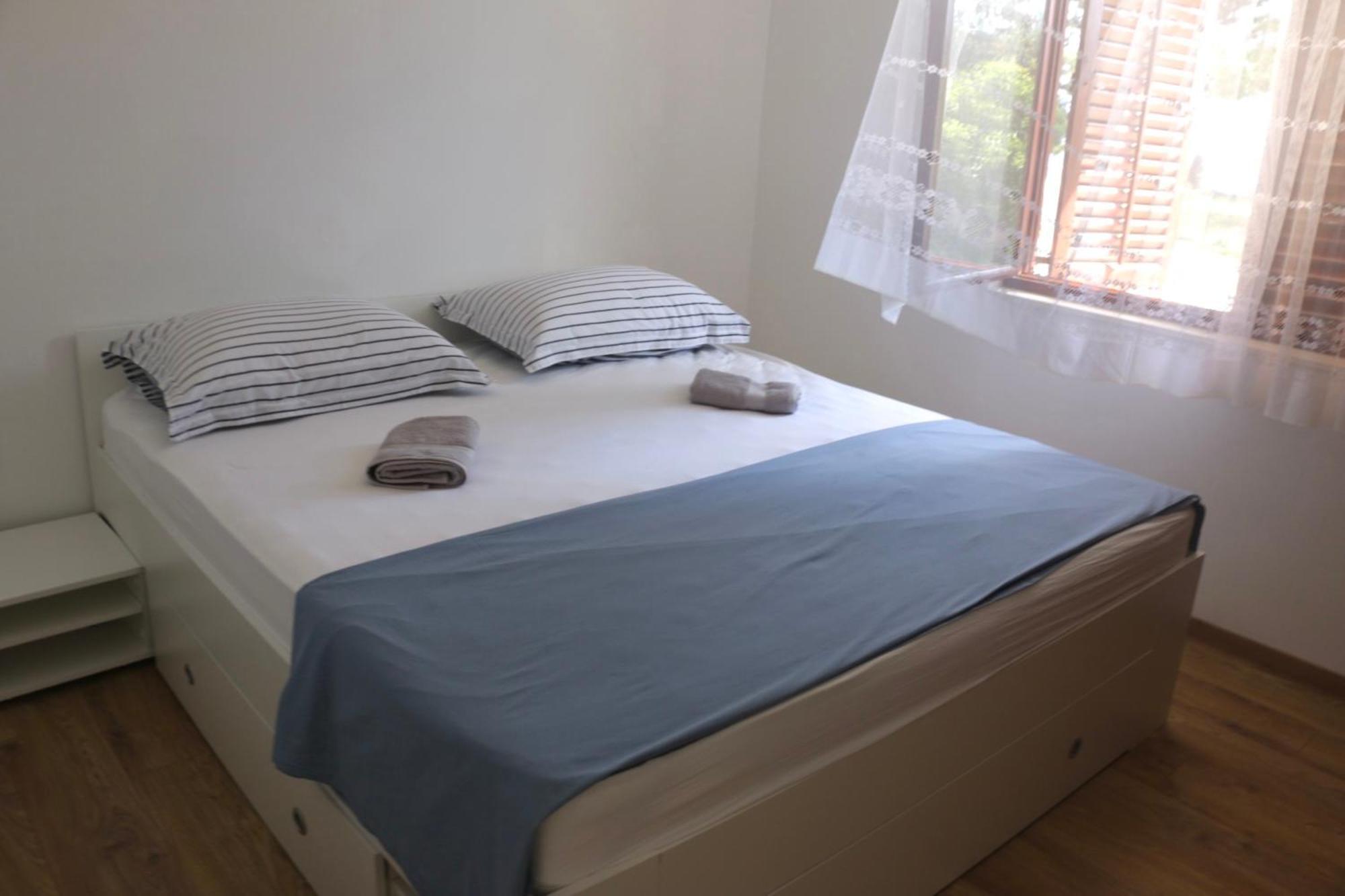 Beachfront Apartment Drazen, With Garden And Parking Split Bagian luar foto