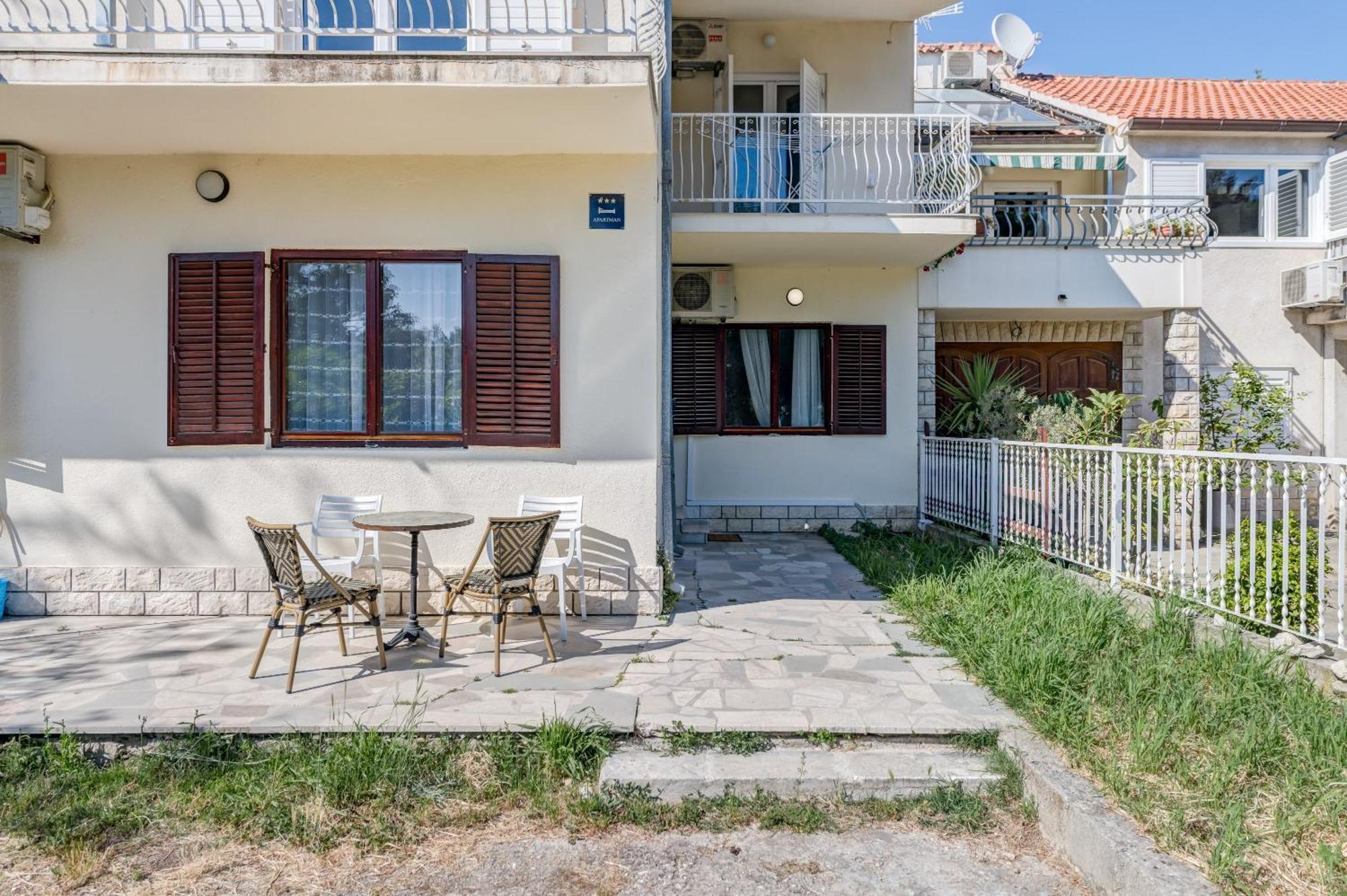 Beachfront Apartment Drazen, With Garden And Parking Split Bagian luar foto
