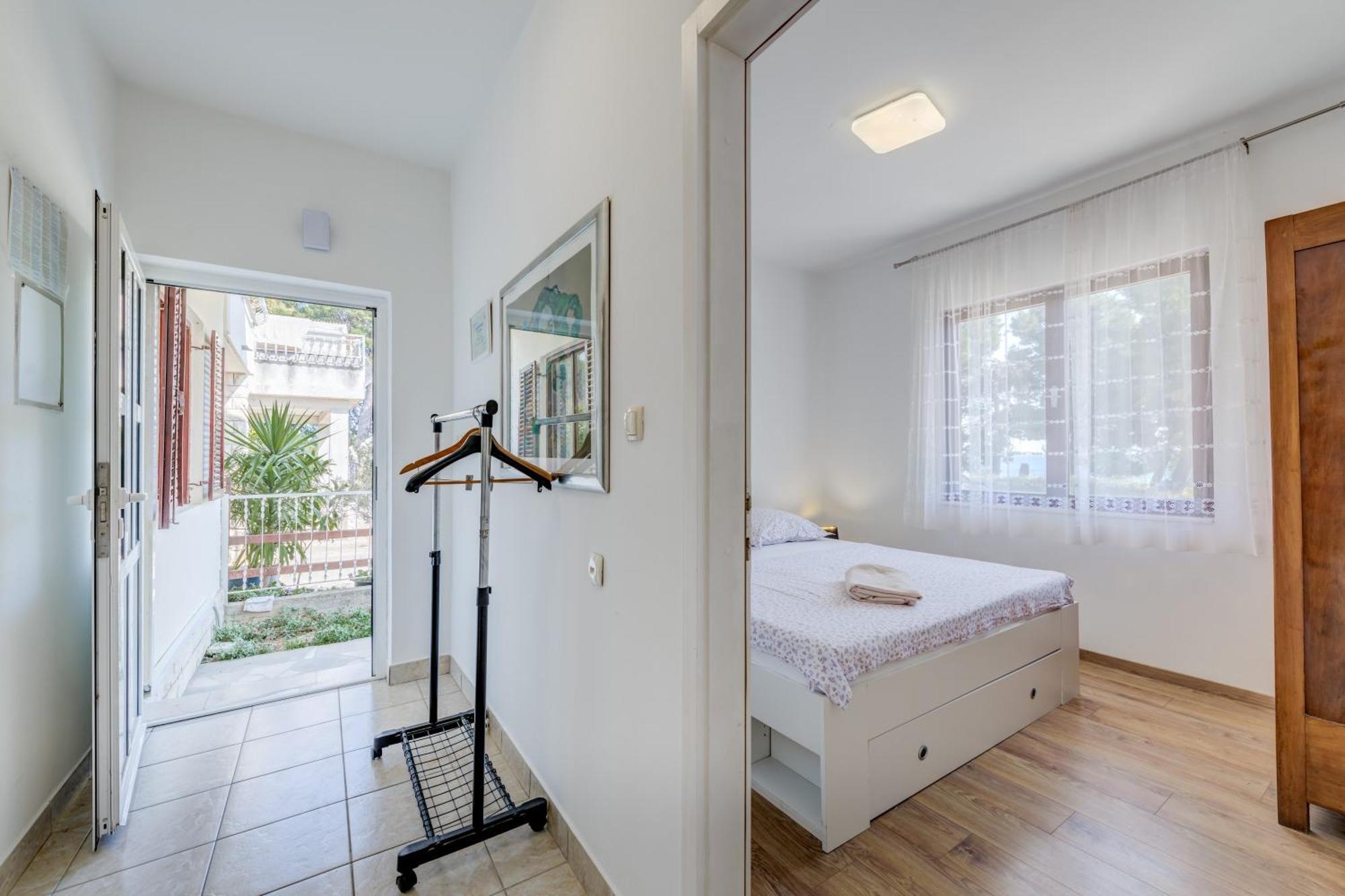 Beachfront Apartment Drazen, With Garden And Parking Split Bagian luar foto