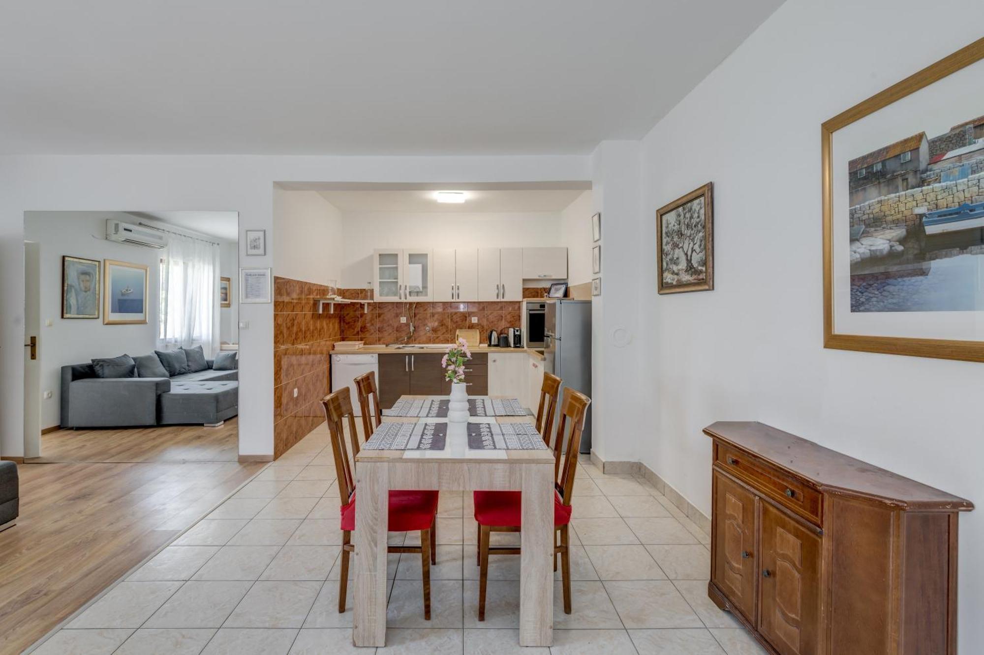 Beachfront Apartment Drazen, With Garden And Parking Split Bagian luar foto