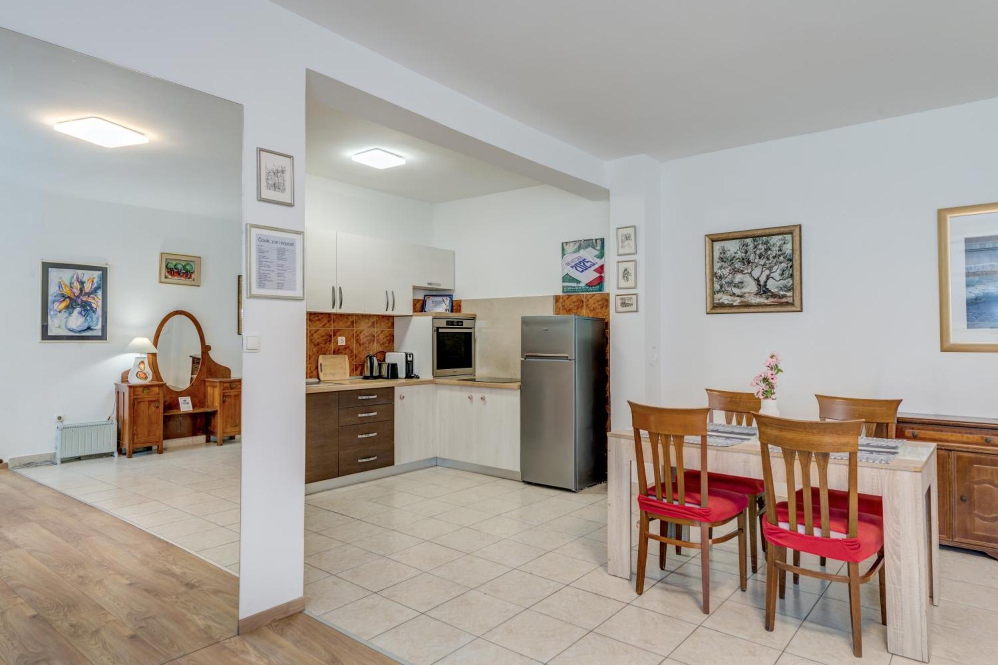 Beachfront Apartment Drazen, With Garden And Parking Split Bagian luar foto