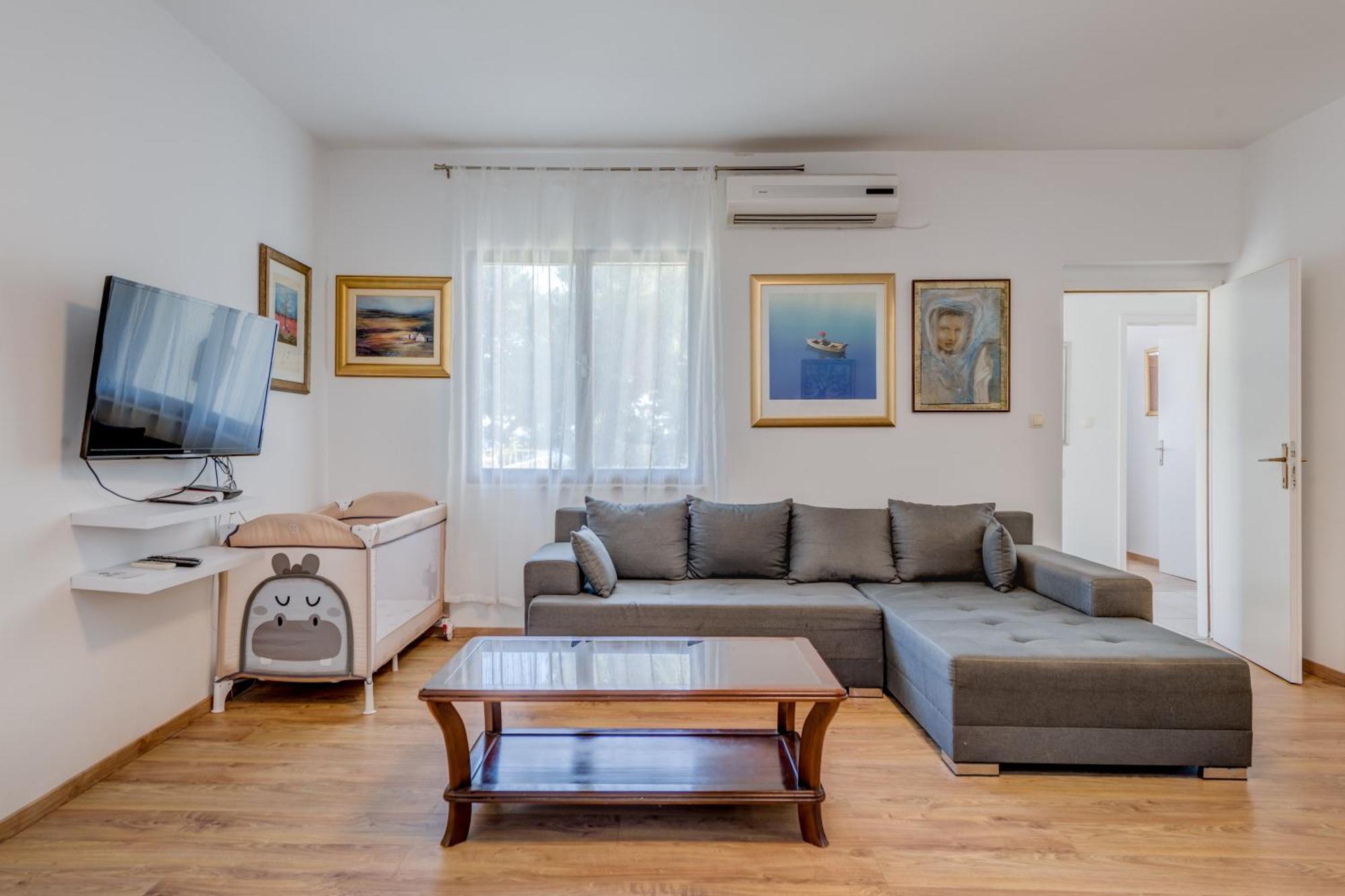 Beachfront Apartment Drazen, With Garden And Parking Split Bagian luar foto