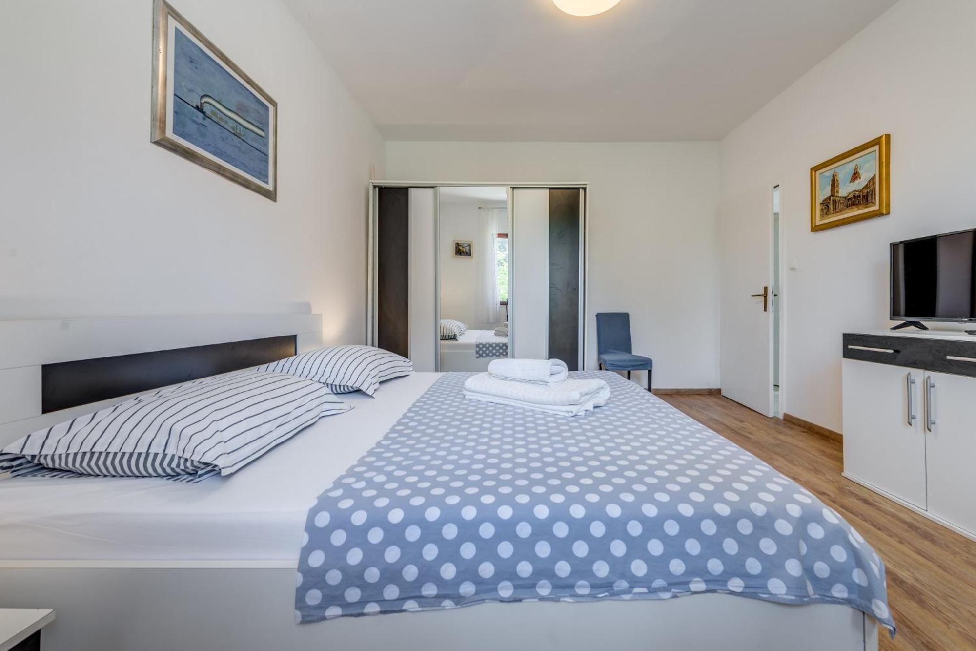 Beachfront Apartment Drazen, With Garden And Parking Split Bagian luar foto